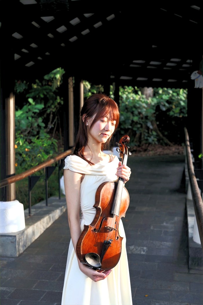 A Bowed Strings violin instructor
